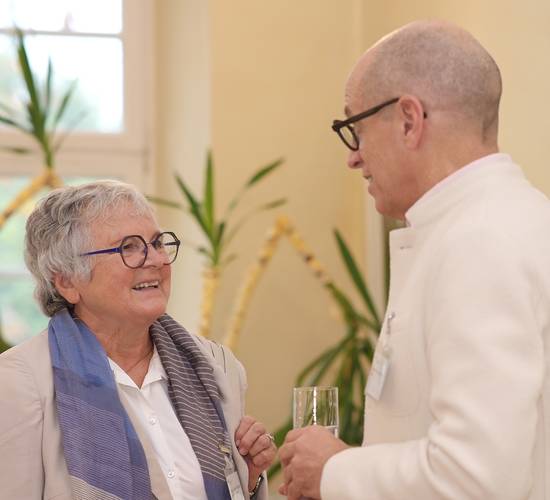 Eine Teilnehmerin im Gespräch mit Sven Kaun-Feederle