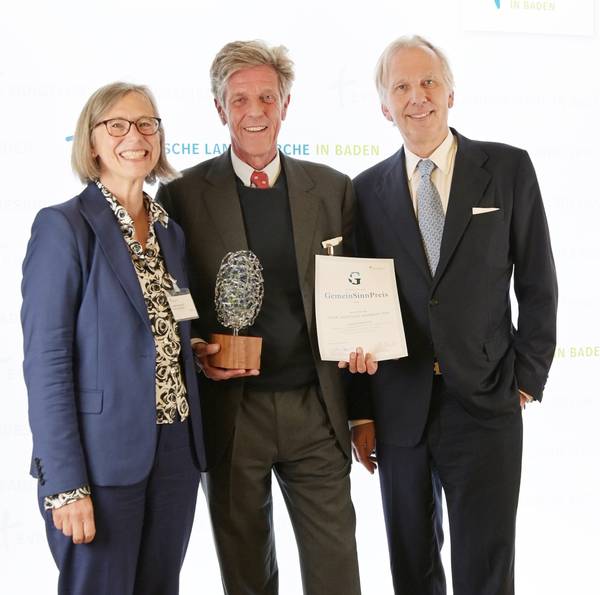 Preisträger des ersten Evangelischen GemeinSinnPreises Prof. Andreas-Norbert Fay mit Prälatin Heide Reinhard und Laudator Prof. Reinhard Walter